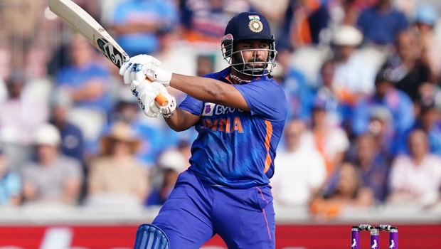 Aakash Chopra Criticizes Rishabh Pant’s Leadership and Performance in IPL 2025
